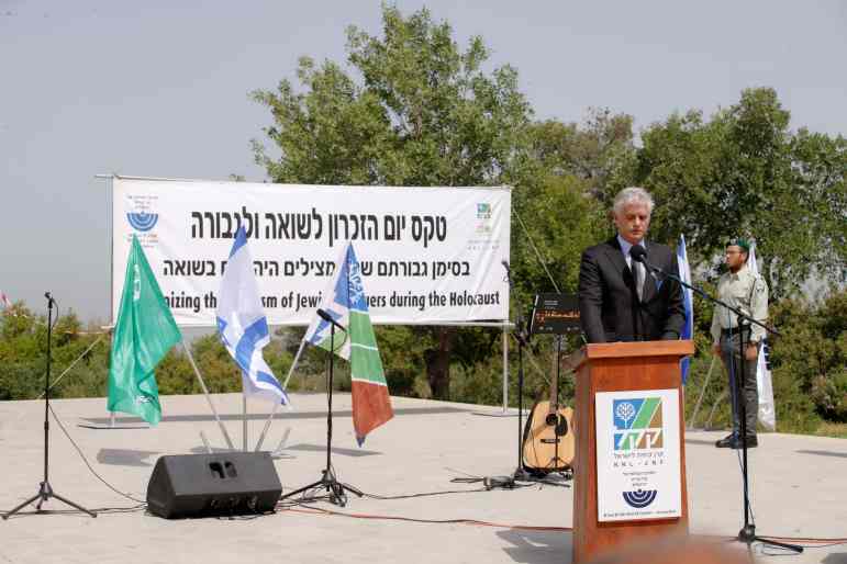 Ambassador Hans Docter yom hashoa ceremony