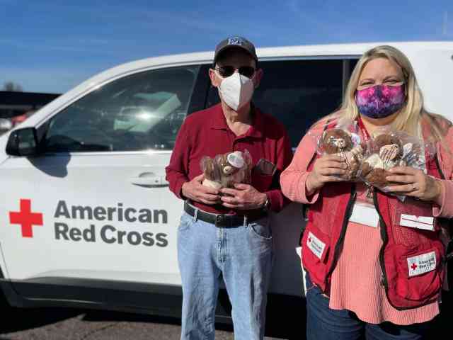 Communities-SamSchlossBearDelivery-RedCross-Photo-Turetzky-Feb2022 Communities-SamSchlossBearDelivery-RedCross-Photo-Turetzky-Feb2022